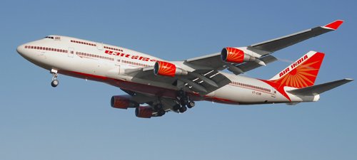 एअर इंडियाच्या १७ हवाई सुंदरी निलंबित