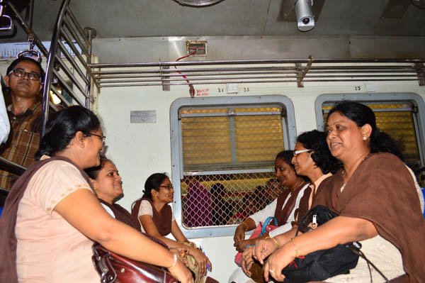 पश्चिम रेल्वेवर महिला डब्यात सीसीटीव्ही