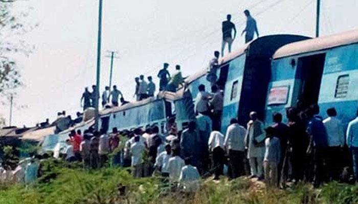 मुरी एक्स्प्रेसचे १० डबे घसरले; चार ठार