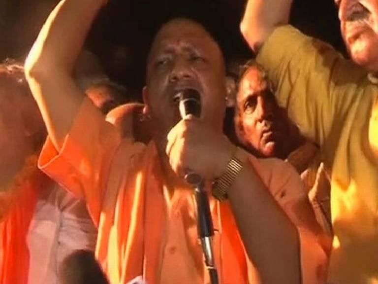 काश्मीर मुस्लिमांच्या बापाचा नाही, भाजप खासदार योगी आदित्यनाथांचं वादग्रस्त वक्तव्य