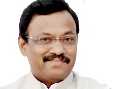 शालेय शिक्षण मंत्री विनोद तावडेंची पदवी बोगस असल्याचा आरोप