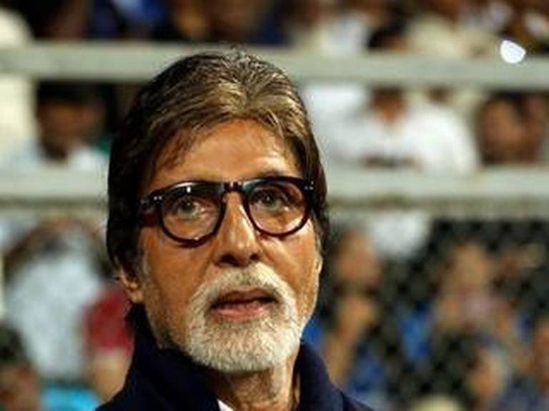 बच्चन यांच्या घरासमोर शॉर्ट सर्किट