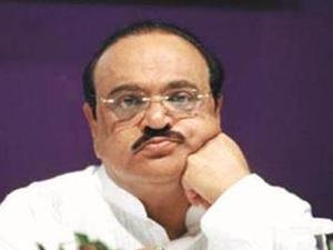 भुजबळांच्या घरावर एसीबीचे छापे