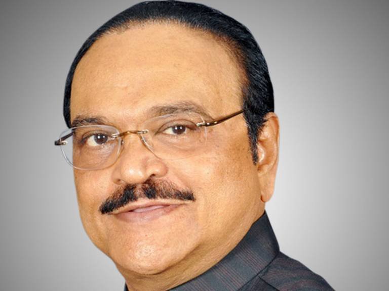 तोमर, लोणीकरांनंतर आता भुजबळ, बनावट पदवीप्रकरणी पोलिसांत तक्रार दाखल