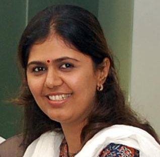 पंकजा मुंडे यांच्या विरोधात एसीबीकडे तक्रार