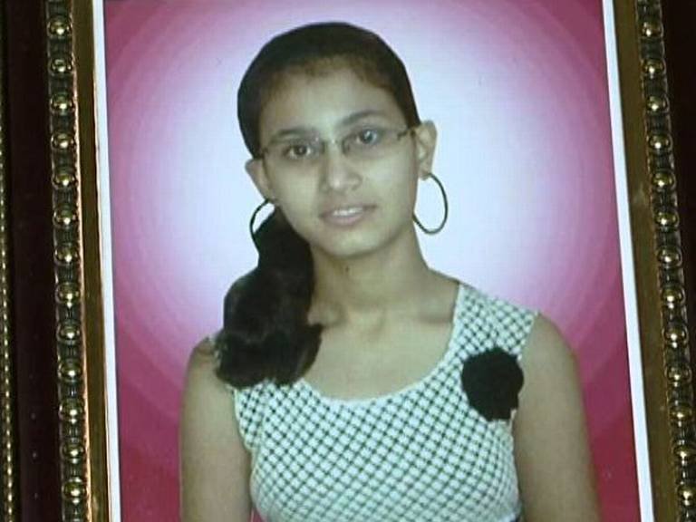 हृदयरोगतज्ज्ञ होण्यापूर्वीच ‘ती’चं हृदय थांबलं, दहावीत 92 टक्के मिळविलेल्या आर्याची कहाणी