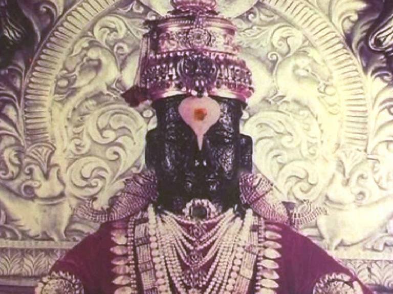 विठोबाची दर्शन रांग 24 तास नाही, वारकरी संघटनापुढे मंदिर प्रशासन नमलं