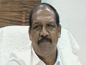 डॉ. गावित हॉस्प‌िटलमध्ये दाखल