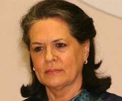 सोनियाजी गरजल्या : दबाव, भीती झुगारून रस्त्यावर उतरा