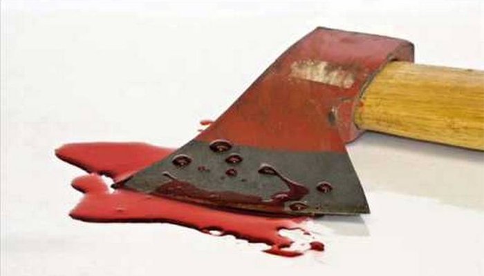 महिलेनं कुऱ्हाडीनं केली पतीची हत्या, पत्नी फरार