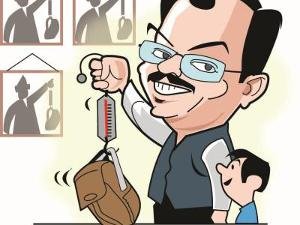 ‘शालेय विद्यार्थ्यांचे दप्तराचे ओझे पुढच्या वर्षी हलके