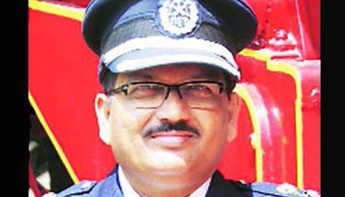 घर खाली करण्यासाठी बाराव्यालाच पालिका अधिकारी दारात उभे!