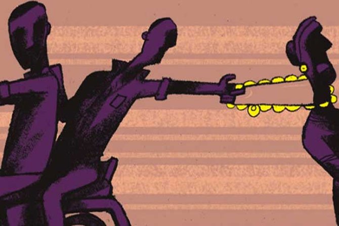 सोनसाखळी चोरांनी महिलेला २५ फूट फरफटत नेले