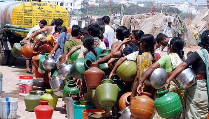 पालघरमधील महिलांनी पाण्यासाठी मंगळसूत्र ठेवलं गहाण