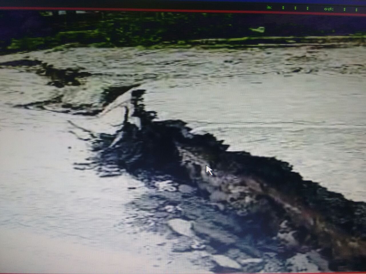  भूकंपाने नाही भोंगळ कारभाराने पडला रस्त्याला खड्डा