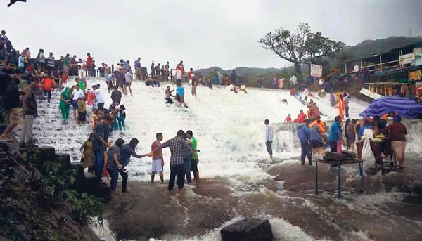 भूशी डॅममध्ये अंधेरीतील दोन तरुण बुडाले