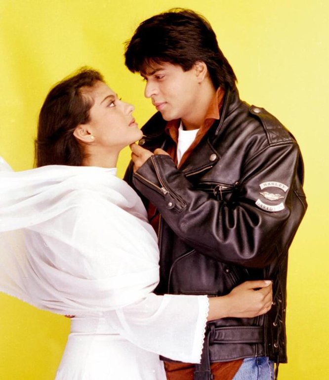 Shah Rukh Khan and Kajol look absolutely adorable as they recreate the iconic DDLJ scene on the sets of ‘Dilwale’