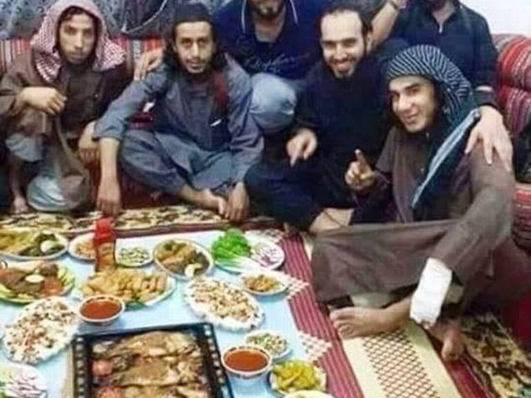  दहशतवादी संघटनेच्या 45 अतिरेक्यांना चक्क खाताना जीव गमवावा लागला