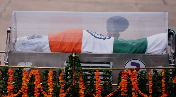 APJ Abdul Kalam laid to rest with full military honours in Rameswaram, over 1 lakh attend his funeral