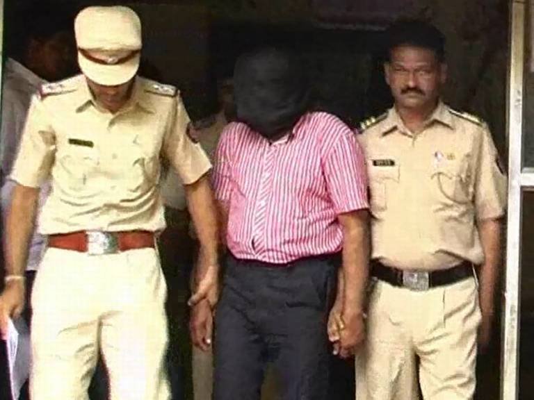 बेशुद्ध करुन 25 वर्षीय तरुणीचा विनयभंग, डॉक्टर अटकेत  
