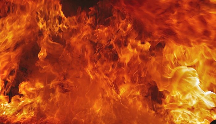 पतीच्या मित्रांना शरीरसुख नाकारले, पतीने विवाहितेस पेटवले