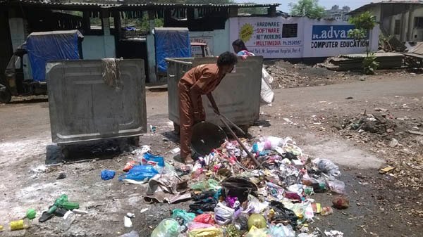 बेलापूर रेल्वे स्थानकाबाहेरच्या कचरापेटीत बेवारस मृतदेह!