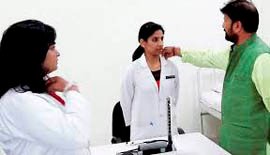 जम्मूच्या मंत्र्याने पकडली महिला डॉक्टरची कॉलर