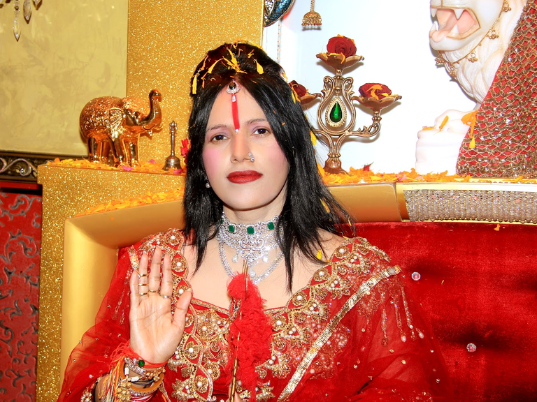 तथाकथित धर्मगुरु ‘राधे माँ’विरोधात तक्रार, हुंड्यासाठी छळ केल्याचा आरोप