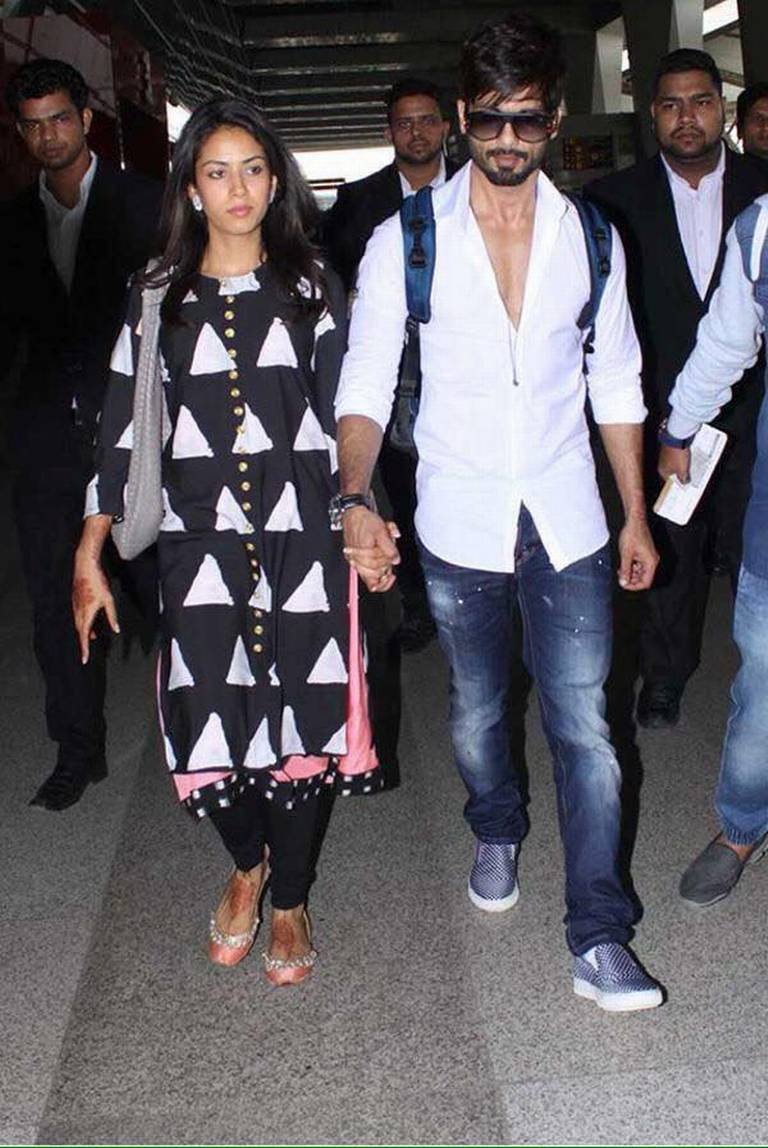 शाहिद आणि मीरा दिल्लीहून मुंबईसाठी रवाना