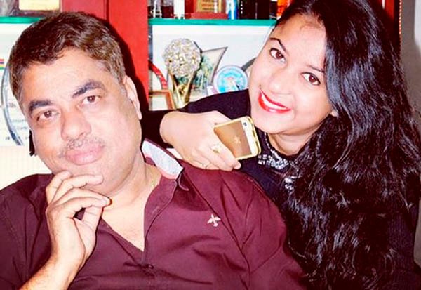 मांसाहार शिजवला म्हणून नाटयनिर्मात्याच्या कुटुंबाला मारहाण