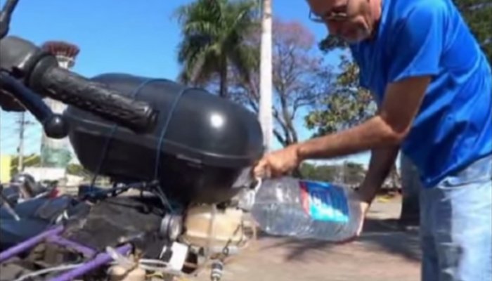 एक लीटरमध्ये 500 किमी, पाण्यावर चालणारी बाईक