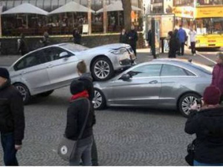 घटस्फोटित पती-पत्नीचा प्रताप, काडीमोड नाही तर ‘गाडी’मोड.