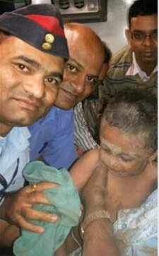 बोअरवेलमध्ये पडलेल्या दीड वर्षाच्या चिमुकल्याची तब्बल सात तासानंतर सुटका