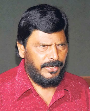 रामदास आठवलेंना दिल्लीत घर नाही हो..