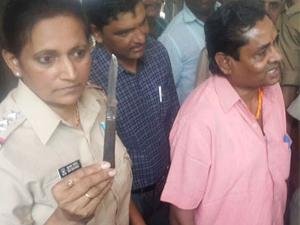 ‘मातोश्री’वर चाकू, ब्लेड घेऊन जाणाऱ्याला पकडलं