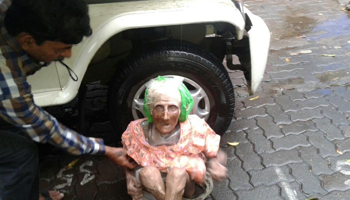 मुलांनीच बेवारस सोडलेल्या ‘त्या’ आजींचं वृद्धापकाळ आश्वत…