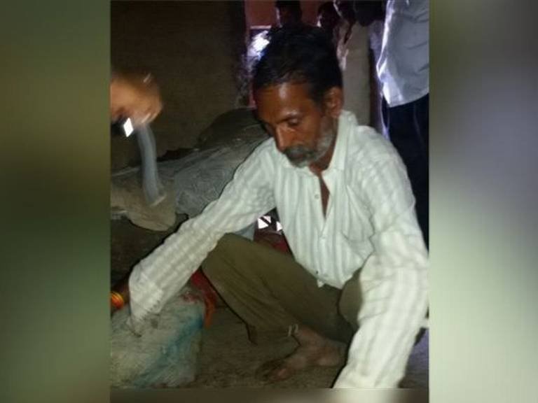 एका दिवसाच्या मुलीची कुऱ्हाडीने हत्या, 52 वर्षीय बापाचं दुष्कृत्य