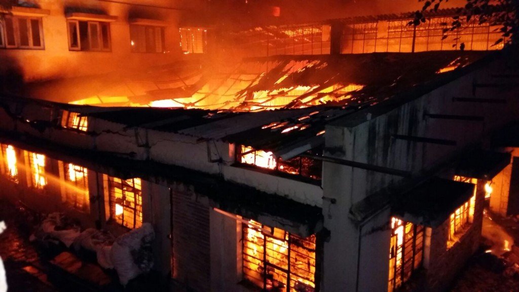 इचलकरंजीत कापड गोडाऊनला भीषण आग