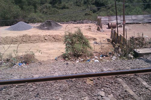 रेल्वे रुळ उडवण्याचा दहशतवाद्यांचा कट उधळला