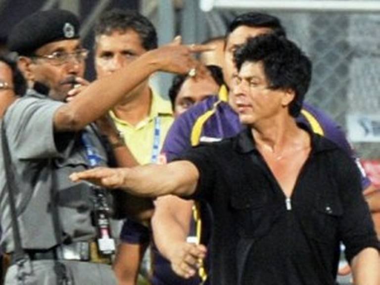 ‘वानखेडे’मध्ये जाण्यास शाहरुखला परवानगी, एमसीएच्या बैठकीत निर्णय