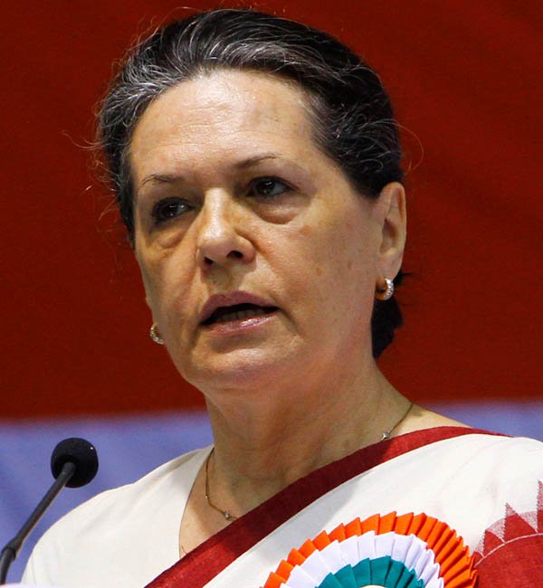 मन की बात करणारे मौन व्रत बाळगून आहेत – सोनिया गांधी