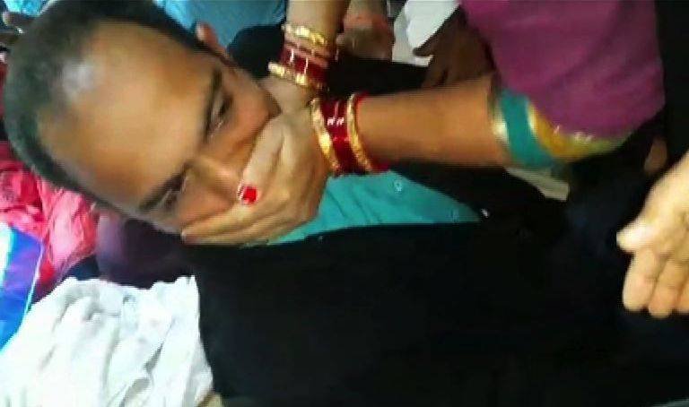 मुलीची छेड काढणाऱ्या टीसीची महिलांकडून जोरदार धुलाई