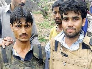 नावेदला जिवंत पकडणाऱ्या राकेशकुमार शर्मा आणि विक्रमजीत सिंह  या दोघांना शौर्यपदक आणि नोकरी