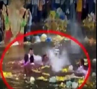 कर्नाटकमध्ये गणेश विसर्जनादरम्यान तरूणाचा खून कॅमे-यात कैद