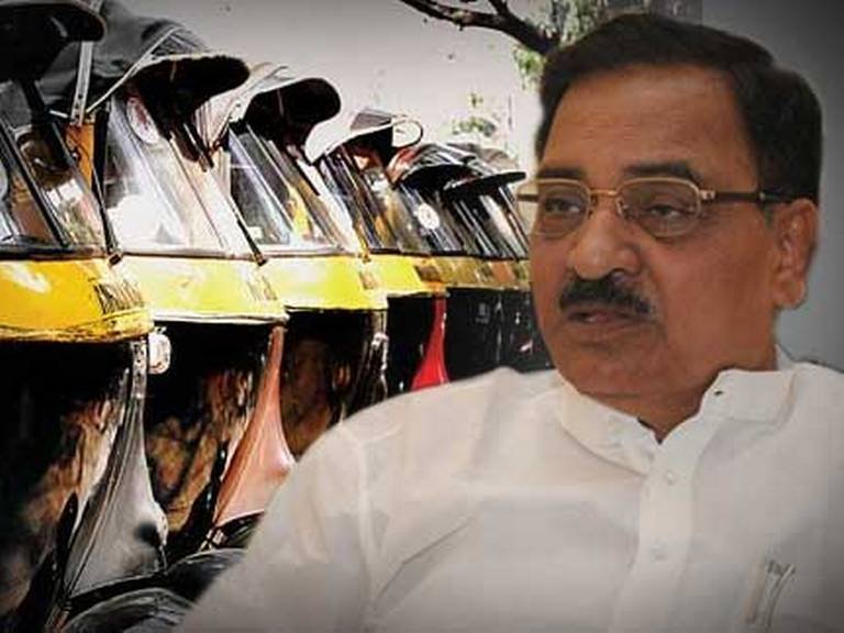 रिक्षा परवान्यासाठी  साहित्यिक होण्याची गरज नाही, केवळ मराठी बोला-रावतें