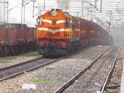 मुंबई-पुणे रेल्वे वाहतूक ठप्प