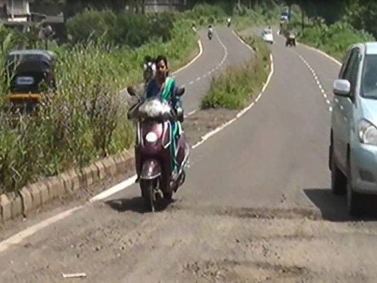 अंबरनाथमध्ये दुचाकीवरुन पडून आईचा अपघाती मृत्यू