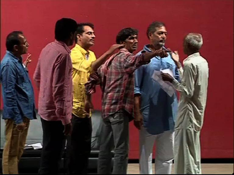 औरंगाबादेत भूमीहीन दुष्काळग्रस्ताला दुःख अनावर, नाना आणि मकरंद समोरच आक्रोश