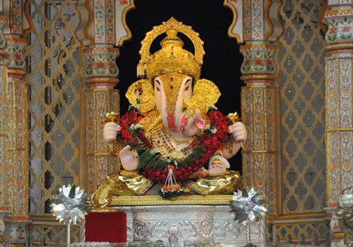 लाडक्या बाप्पाचे उत्साहात आगमन