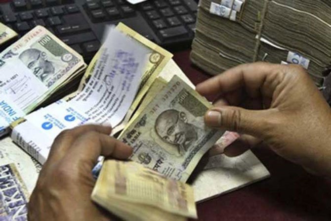 केंद्रीय कर्मचाऱयांच्या महागाई भत्त्यात सहा टक्के वाढ